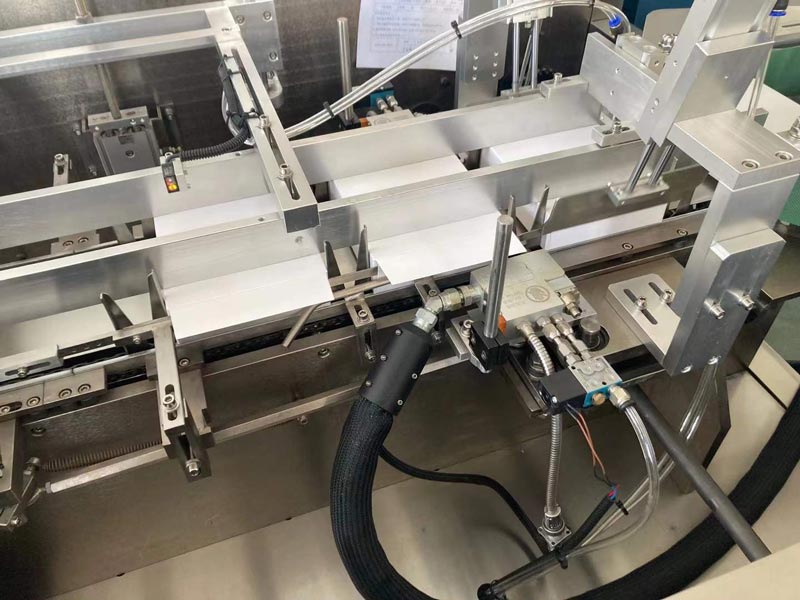 hij-130hc-automatic-pillow-package-cartooning-machine-6